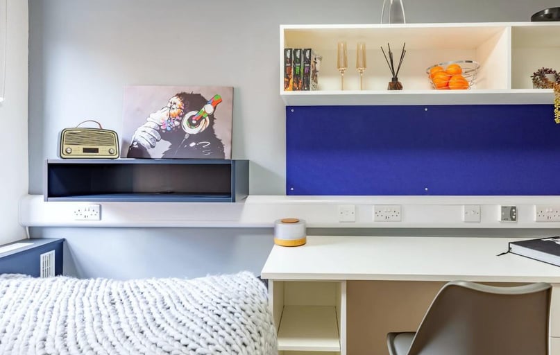 Bridge Street, City Centre, Guildford - Image 1